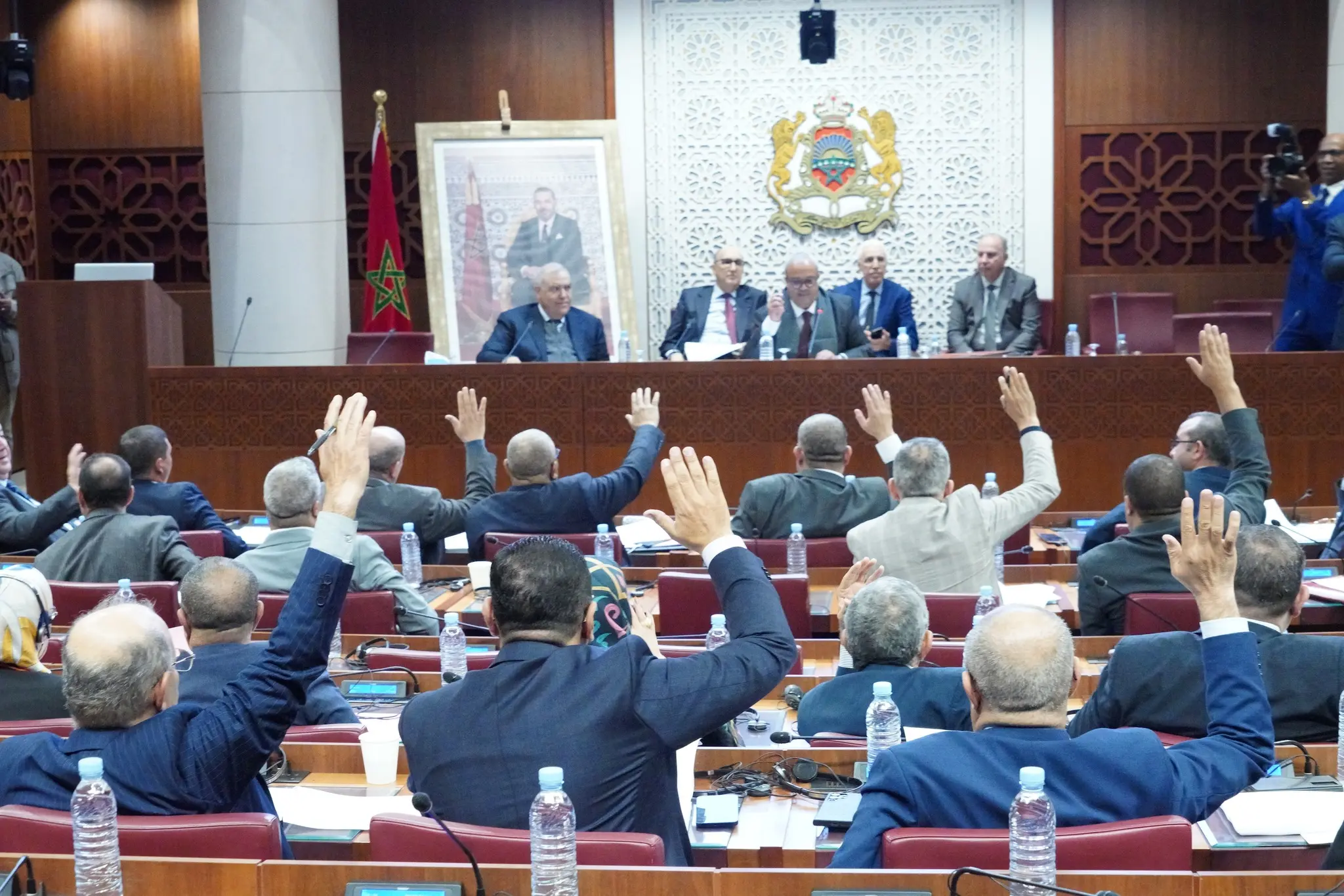 “لجنة الداخلية” تصادق بالأغلبية على مشروع القانون التنظيمي لمجلس النواب