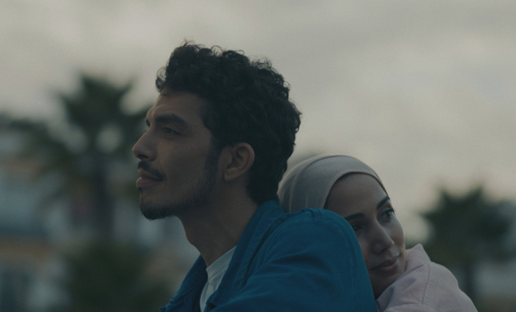 مشاهد حميمية وجرأة.. مهرجان مراكش يفتح أبوابه لـ”خلف أشجار النخيل”