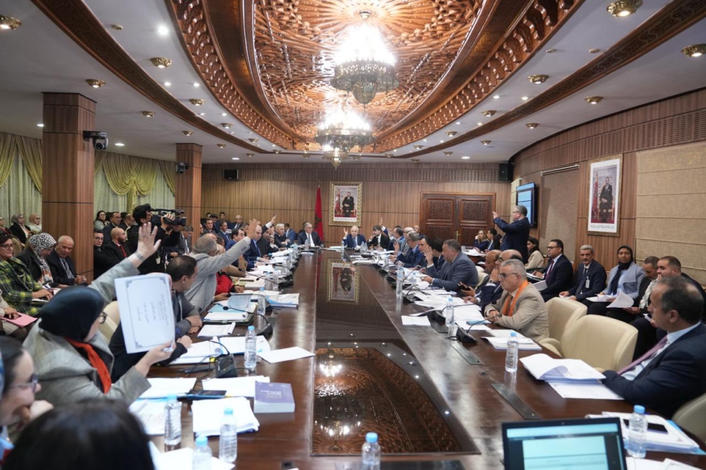 لجنة المالية بالمستشارين تصادق على الجزء الأول من مالية 2026