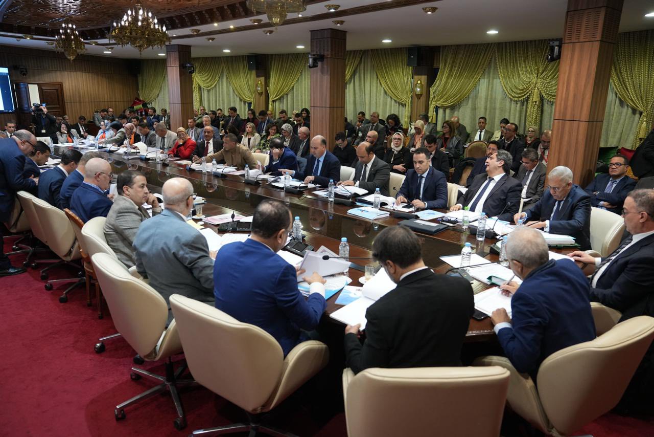 الأغلبية بـ”المستشارين” تشيد بمشروع مالية 2026 والمعارضة تطالب بإصلاحات أعمق