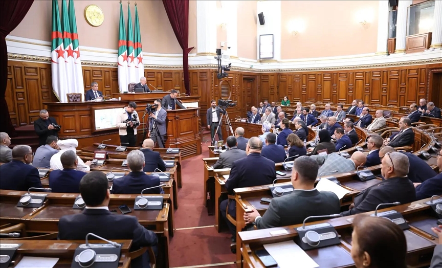 البرلمان الجزائري يصادق على أكبر موازنة بتاريخ البلاد