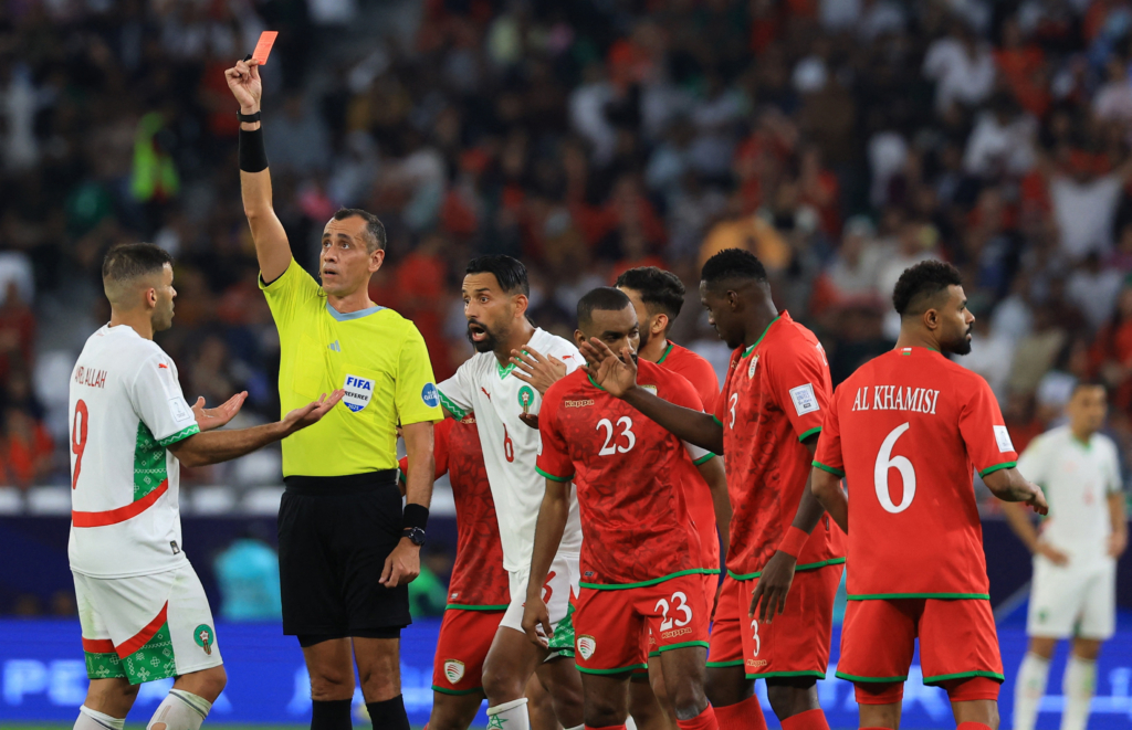 بنقص عددي.. المنتخب المغربي ينجو من فخ عمان بكأس العرب