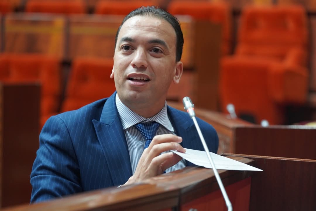 جدل تيفيناغ.. بنكيران يثير غضب الأوساط الأمازيغية والسعدي يرد من البرلمان