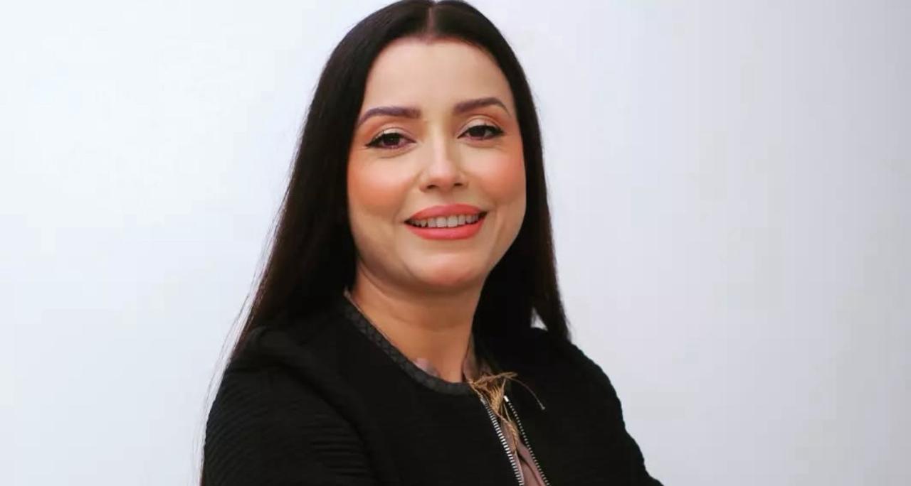 “موفيطا” يعيد هاجر كريكع للسينما بكوميديا سوداء عن السكن والكرامة