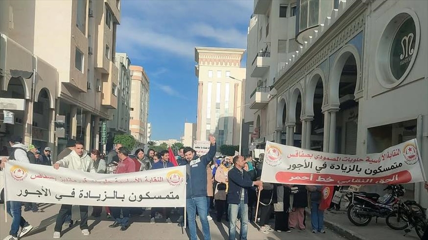 إضراب اتحاد الشغل بتونس.. قطيعة مع السلطة أم ضغط للحوار؟
