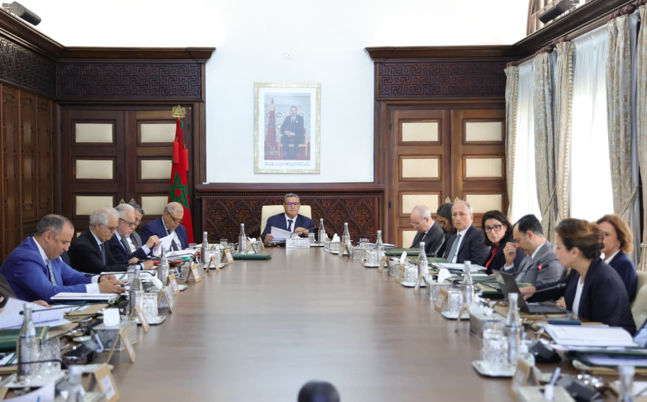 الحكومة المغربية تُقرّ زيادة جديدة بنسبة 5% في الحد الأدنى للأجور