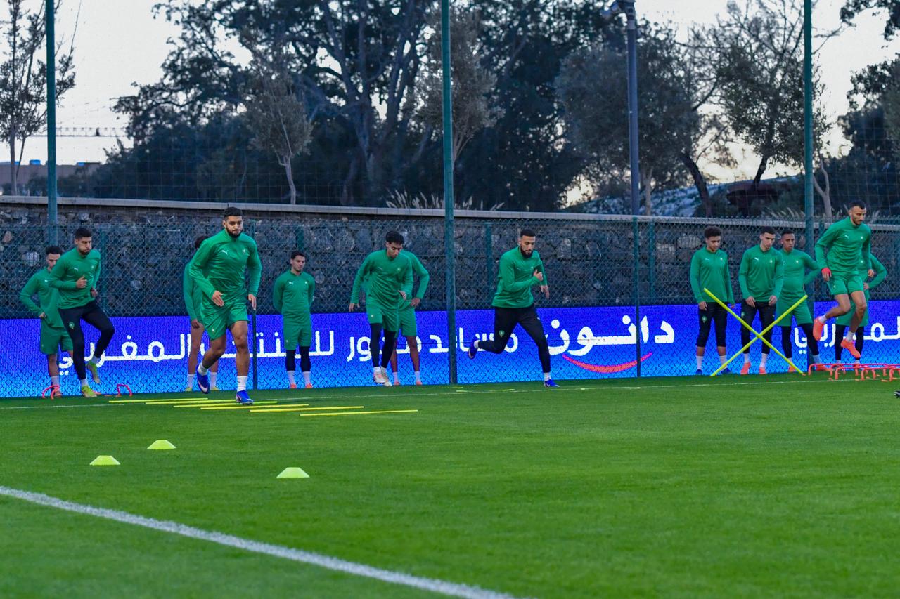 “الأسود” يواصلون الاستعداد لـ”الكان” بدون غيابات والركراكي يعقد ندوة صحفية