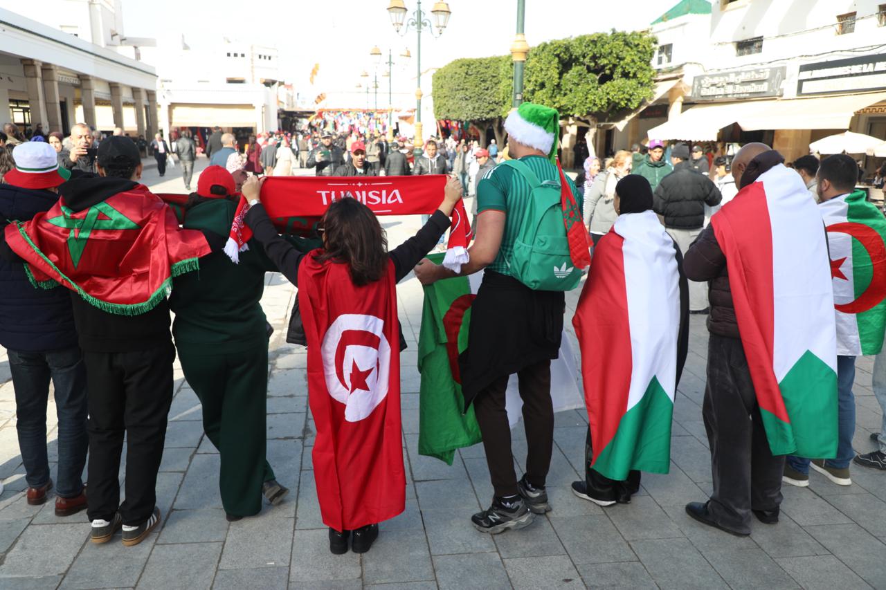 جماهير الجزائر وتونس ومصر تشيد بالتنظيم المغربي: ملاعب عالمية وضيافة أخوية