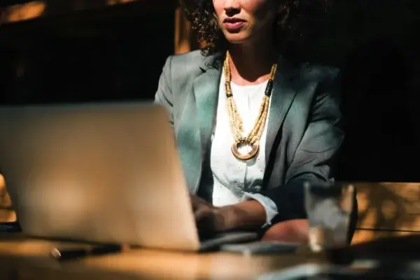 البنوك المغربية “تتأنث” وعدد الأجيرات فاق الأجراء ببعضها