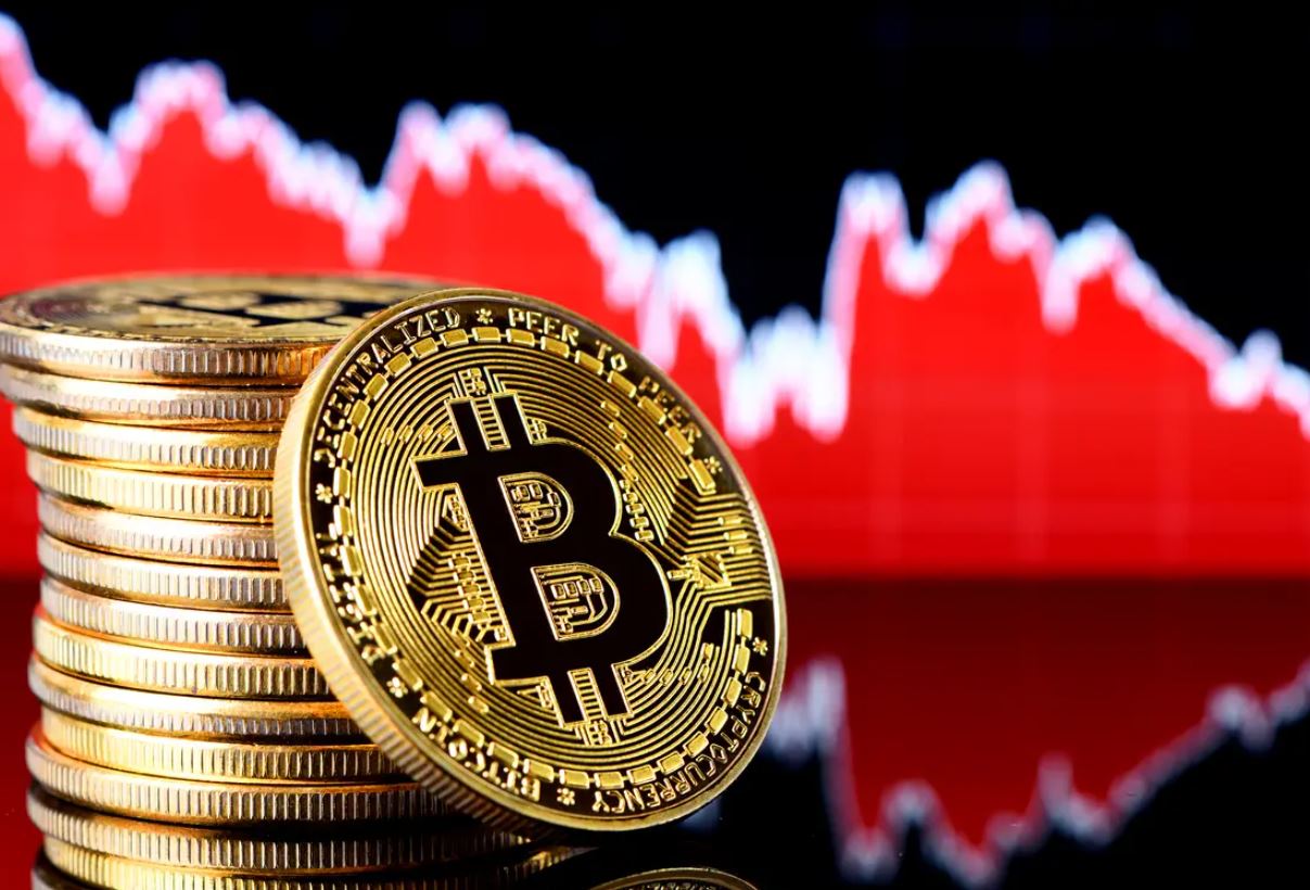 ذروة بيتكوين أم فقاعة تنفجر ببطء؟ الأسواق تترقب المصير