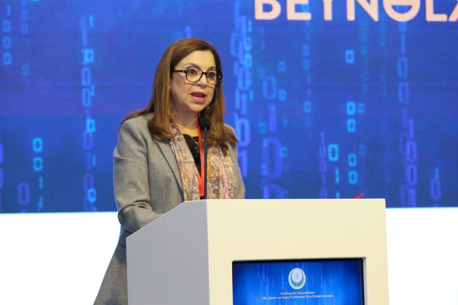 بن يحيى تدعو لحماية الطفولة بالفضاء الرقمي