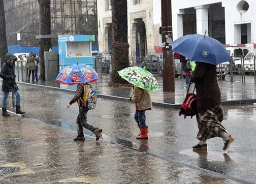 الاضطرابات الجوية بالمغرب تُعلِّق الدراسة بـ9 مديريات وترقب لانضمام أقاليم جديدة