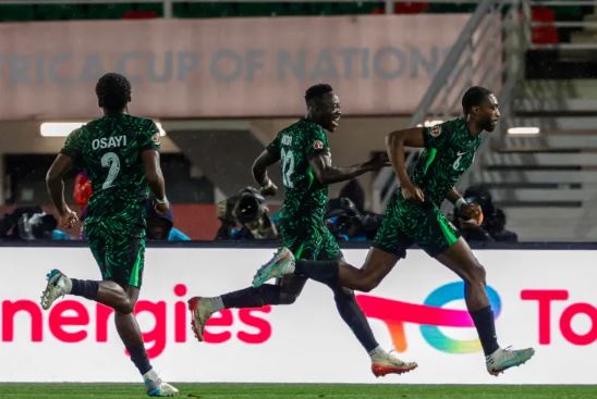 الأحذية النباتية تفرض حضورها بين لاعبي كرة القدم في كأس إفريقيا بالمغرب