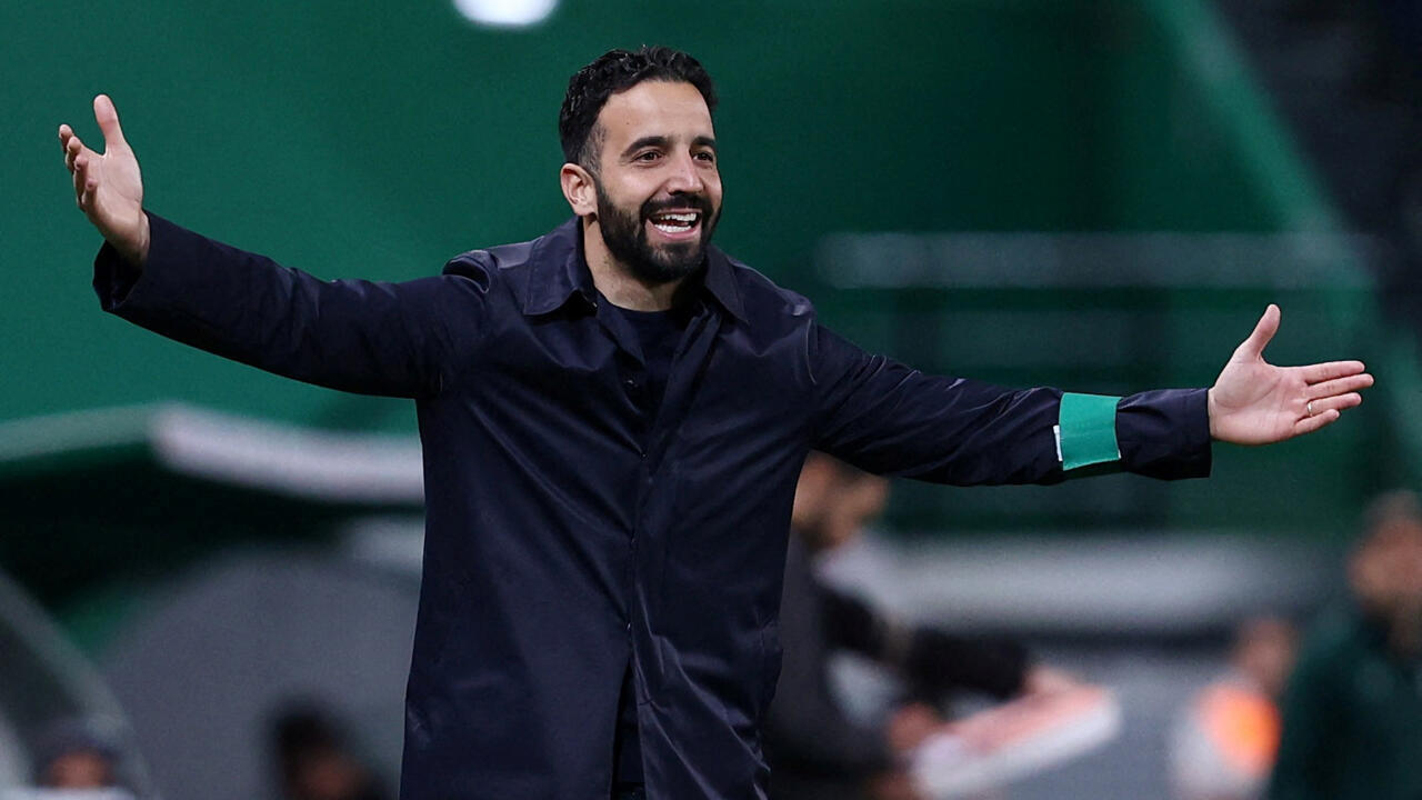 مانشستر يونايتد يقيل مدربه روبن أموريم