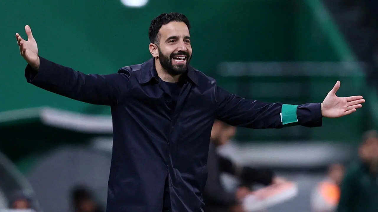 مانشستر يونايتد يقيل مدربه روبن أموريم