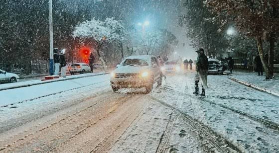 ثلوج وجدة.. الأرصاد تشرح الظاهرة الجوية استثنائية بشرق المغرب