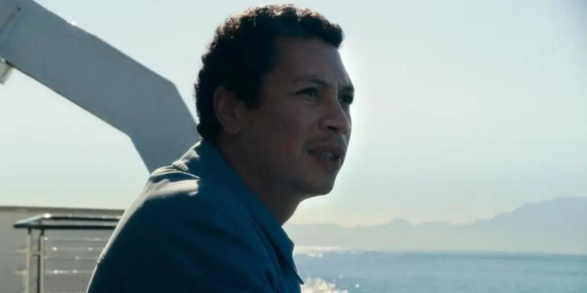 أيوب كريطع يجسد معاناة الهجرة في فيلم “البحر من بعيد”