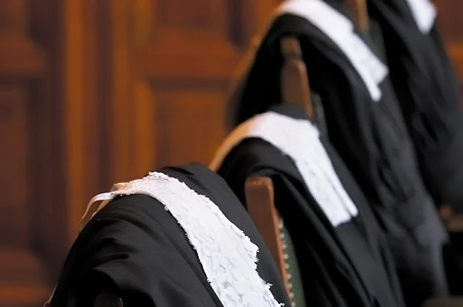 خلاف وهبي والمحامين يُؤخِّر مصالح المتقاضين ويَشُلُّ المحاكم أسبوعا كاملا