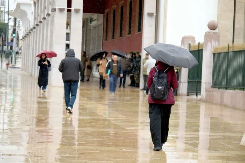 الأرصاد توضح أسباب الاضطرابات الجوية بالمغرب وتدعو إلى الحذر