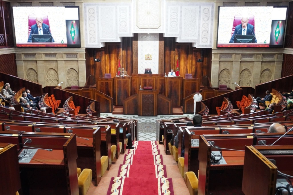 النواب يصادقون على 27 مشروع قانون ويوجهون 2753 سؤالاً خلال الدورة التشريعية