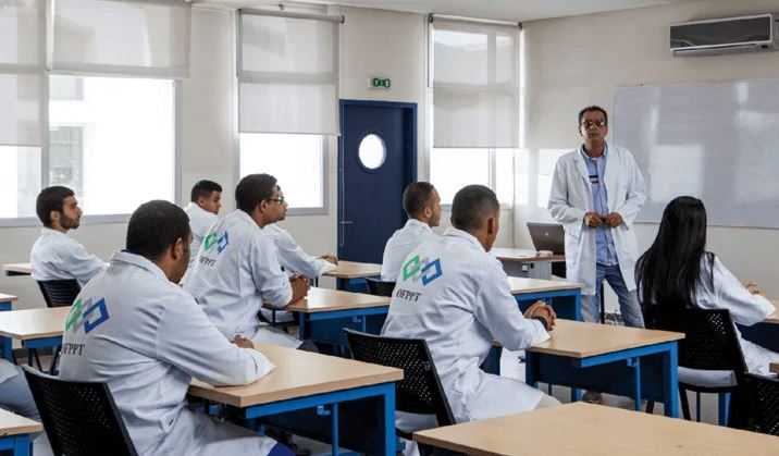 فتح الدروس المسائية وإصلاح الاعتماد.. خطوات ملموسة لتعزيز الإدماج المهني بالمغرب