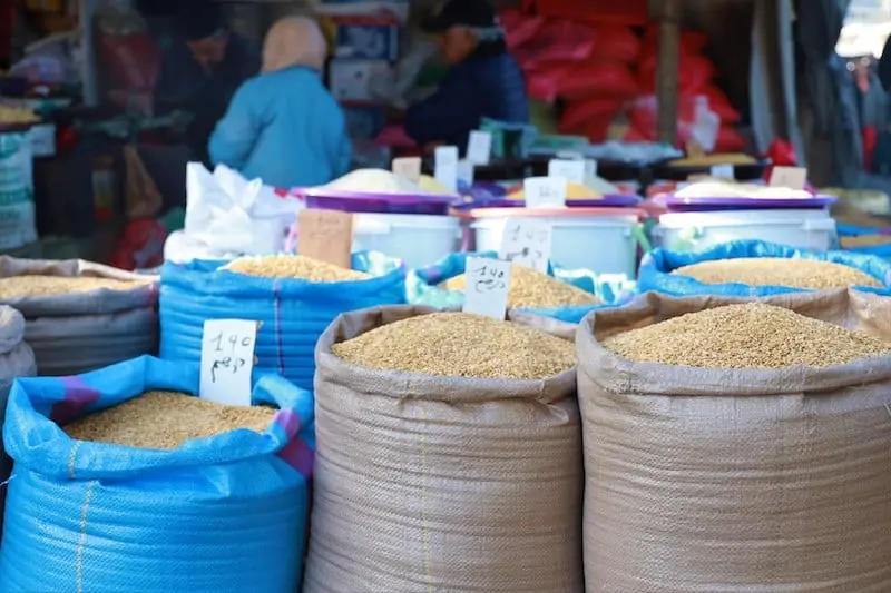قبل رمضان.. وفرة العرض واستقرار الأسعار بأسواق القرب بالبيضاء