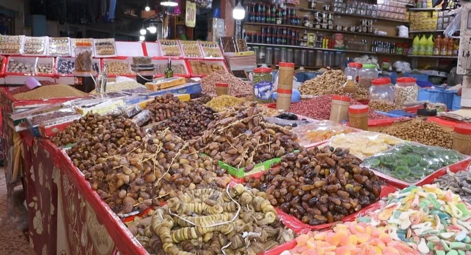 الشباكية والتمور تتصدر الرواج.. رمضان ينعش تجارة الأسواق المحلية