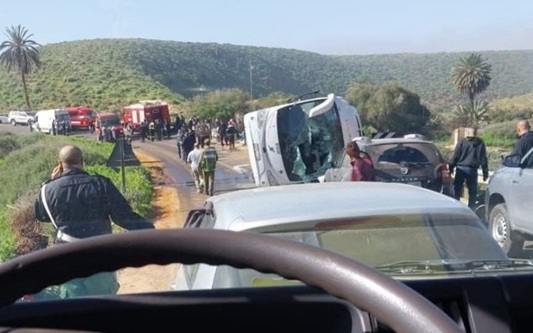 انقلاب حافلة لنقل عناصر الأمن يسفر عن 4 قتلى