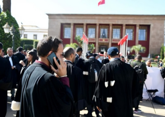 المحامون يصعدون باستمرار التوقف عن الخدمات والتمسك بإسقاط قانون المحاماة