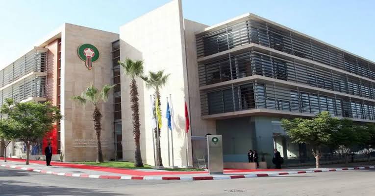توقيف خمسة حكام عقب مباراة الرجاء الرياضي واتحاد طنجة