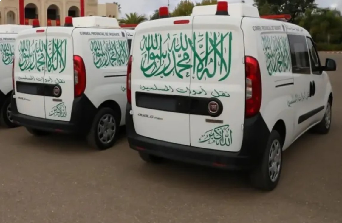 رسميا.. الحكومة تبقي العبارات الدينية الإسلامية على سيارات نقل الأموات