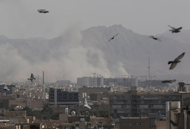 رويترز: أنباء عن مقتل وزير الدفاع الإيراني