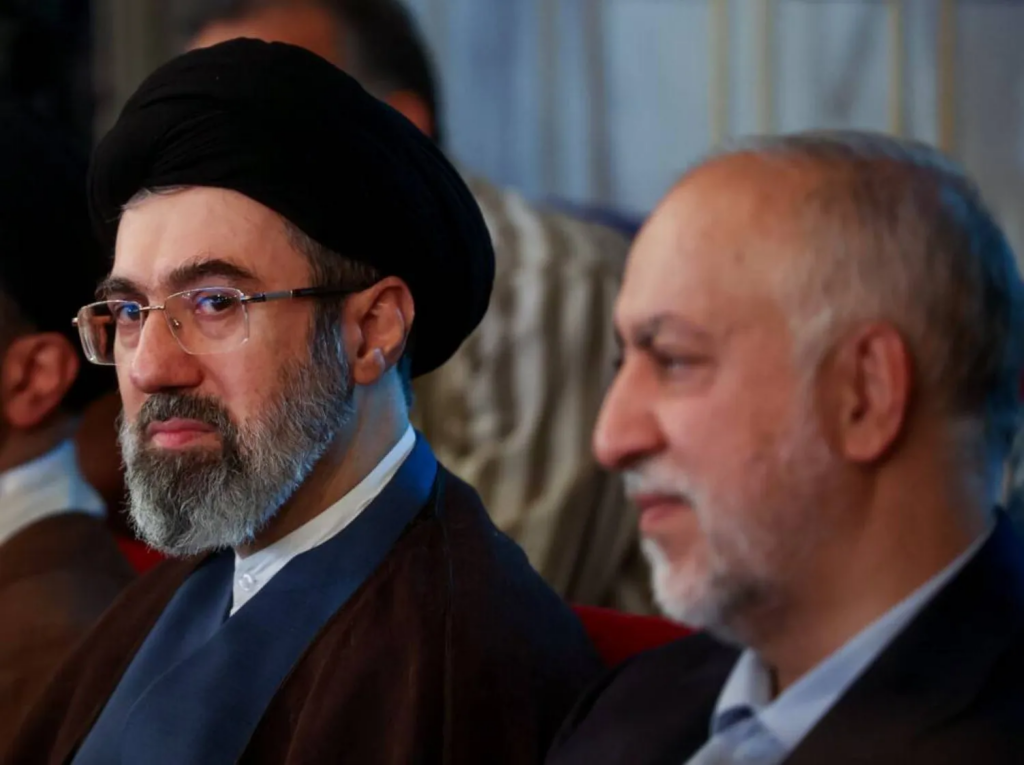 من هو مجتبي المرشح الأبرز لخلافة آية الله خامنئي؟
