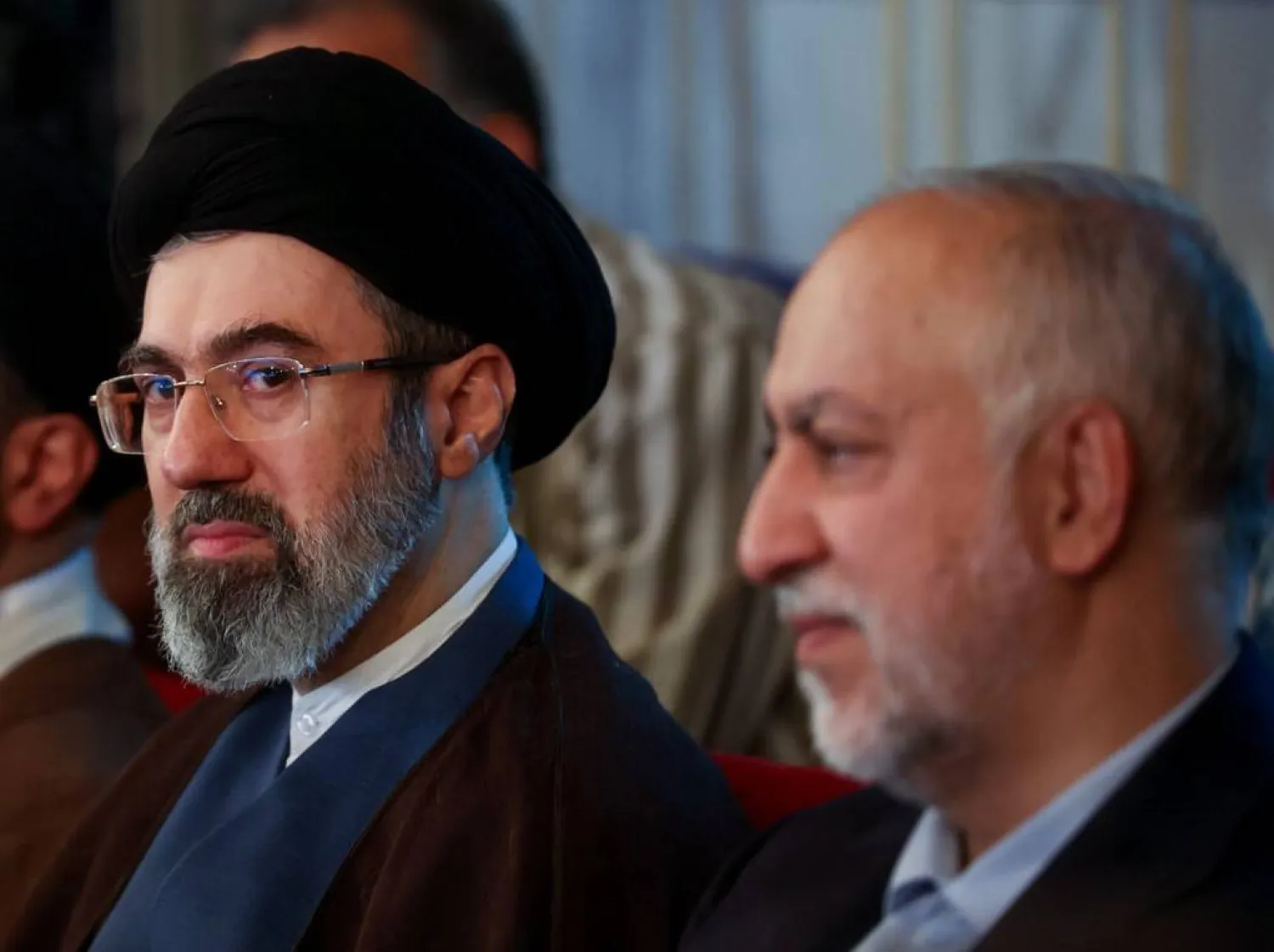 من هو مجتبي المرشح الأبرز لخلافة آية الله خامنئي؟