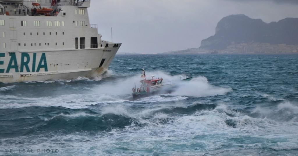 سوء الأحوال الجوية يعلق الرحلات بين طريفة وطنجة