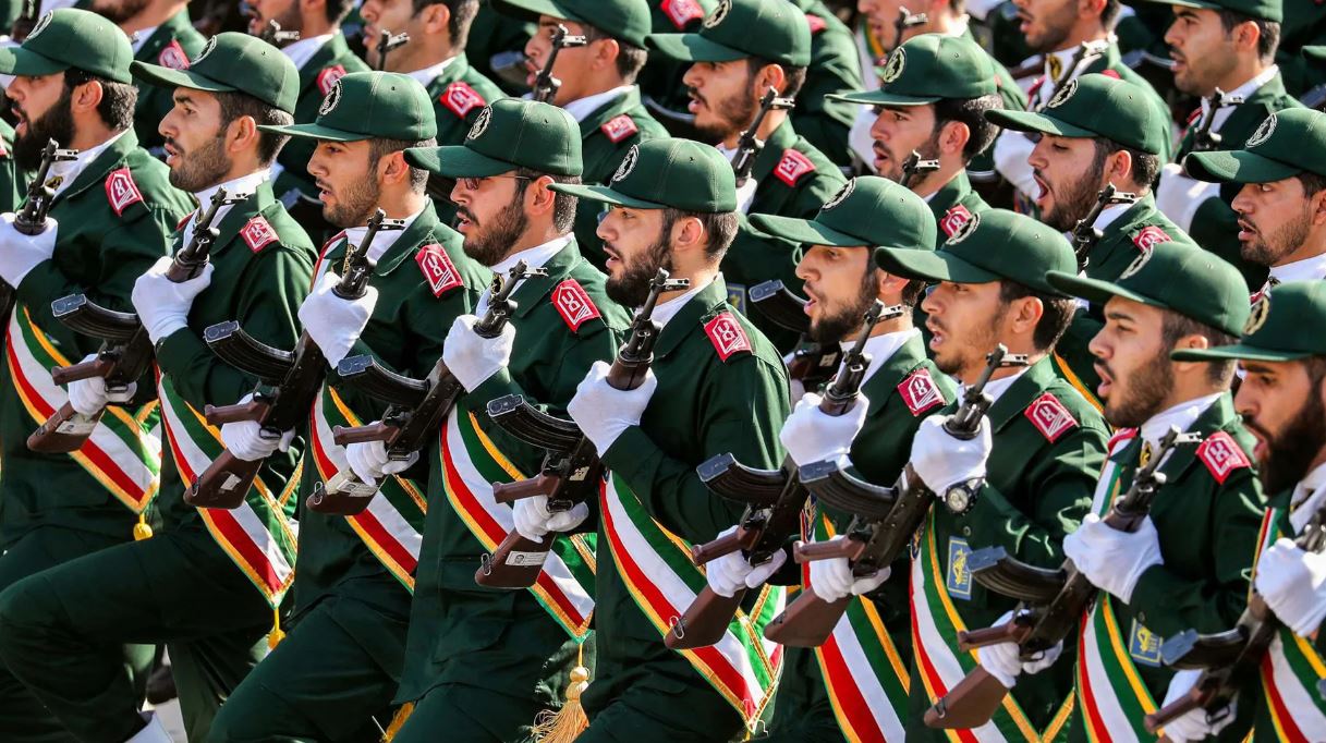 الحرس الثوري والجيش يعلنان ولاءهما للمرشد الجديد