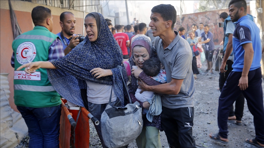 أمهات غزة يرفعن صور الغائبين ويطالبن بكشف مصير أبنائهن المفقودين