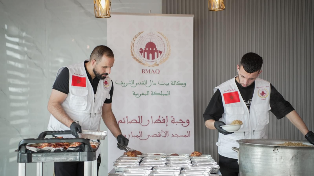 وكالة بيت مال القدس ترسم البسمة على وجوه 500 يتيم بالقدس
