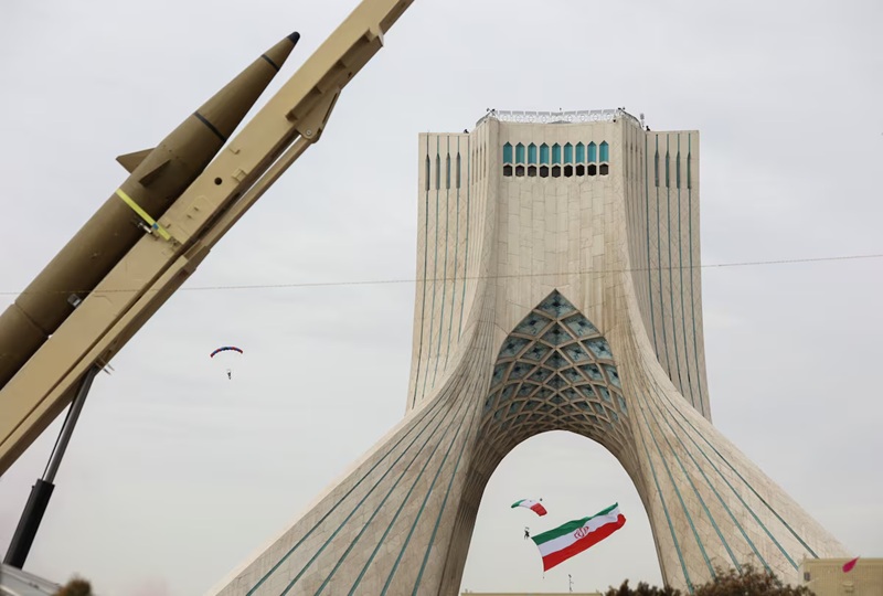 رويترز: المخابرات الأمريكية لا تتوقع انهيار النظام بإيران