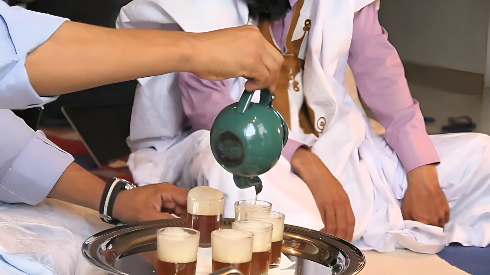 الشاي الصحراوي.. طقس اجتماعي يختزل روح الجماعة في الثقافة الحسانية