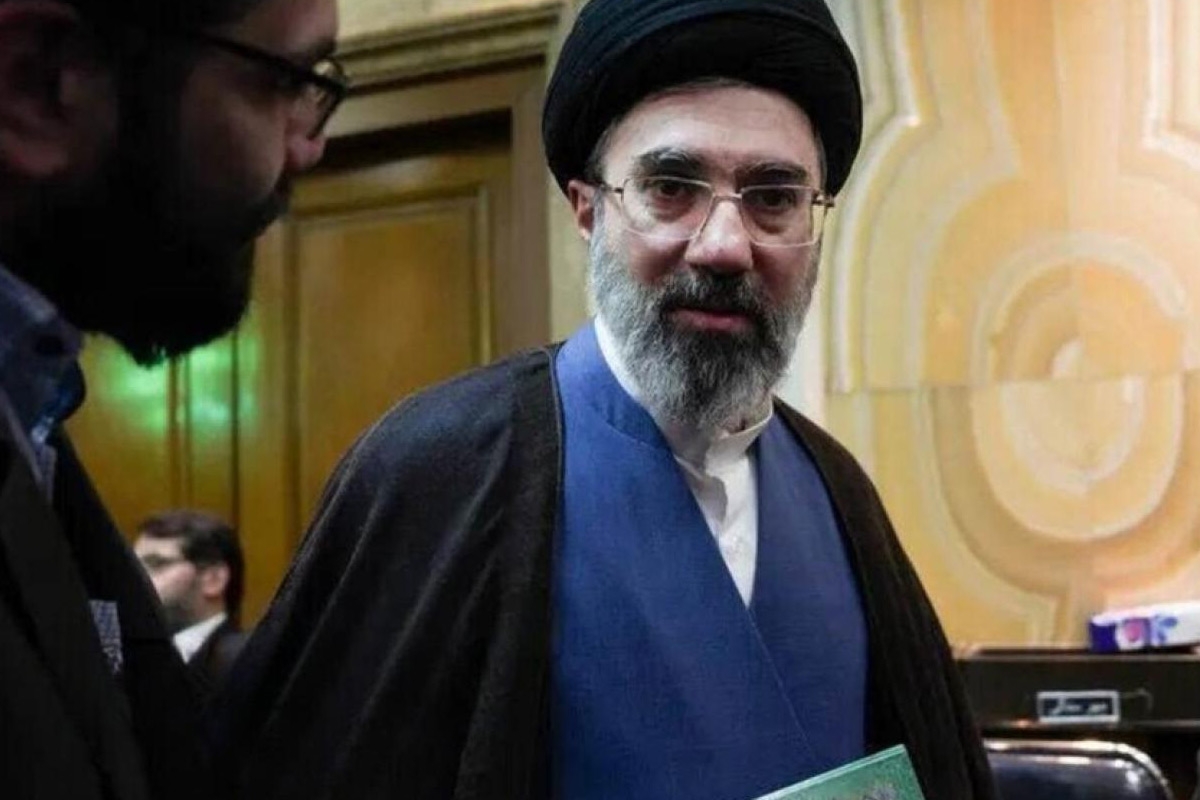 مجتبى خامنئي يتعهد بالثأر وإبقاء إغلاق مضيق هرمز
