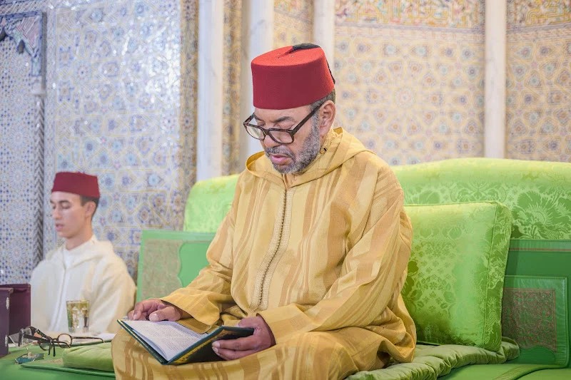 أمير المؤمنين يترأس بالقصر الملكي بالرباط حفلا دينيا إحياء لليلة القدر المباركة