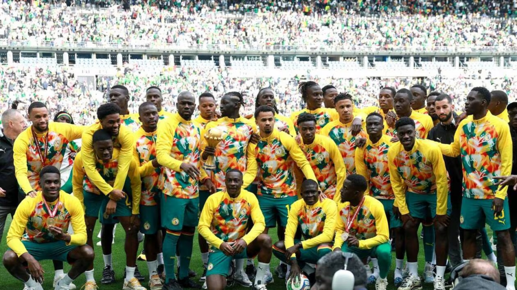 السنغال تتحدى “الكاف” و”فيفا” وتحتفل بـ”كأس المغرب” بقلب باريس