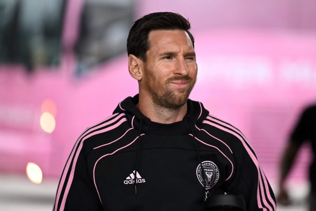 ميسي يستحوذ رسمياً على نادي كورنيا الإسباني