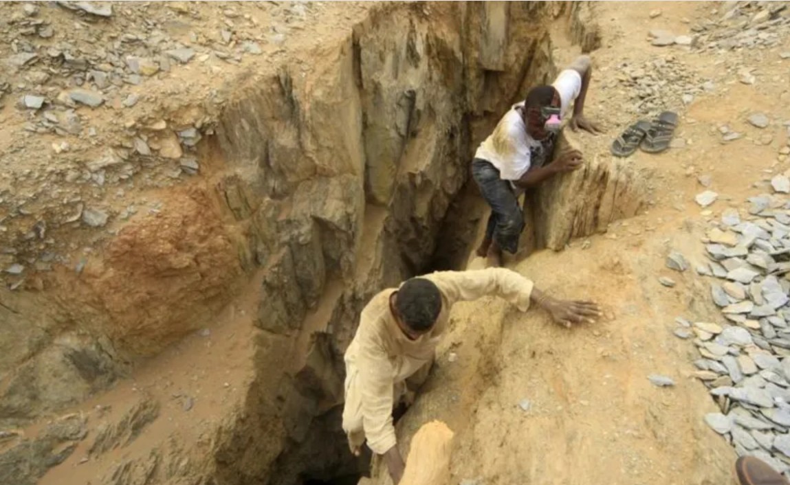 الذهب القاتل في السودان.. كيف تحولت المناجم إلى قبور جماعية؟