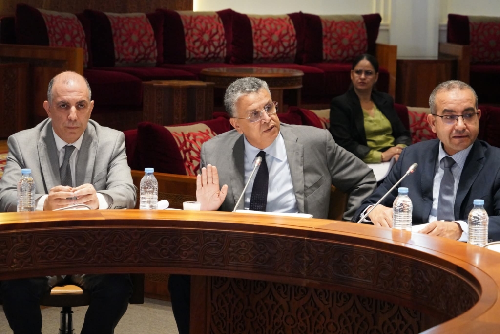 وهبي يؤكد انفتاحه على مراجعة شرطي السن والماستر لولوج المحاماة