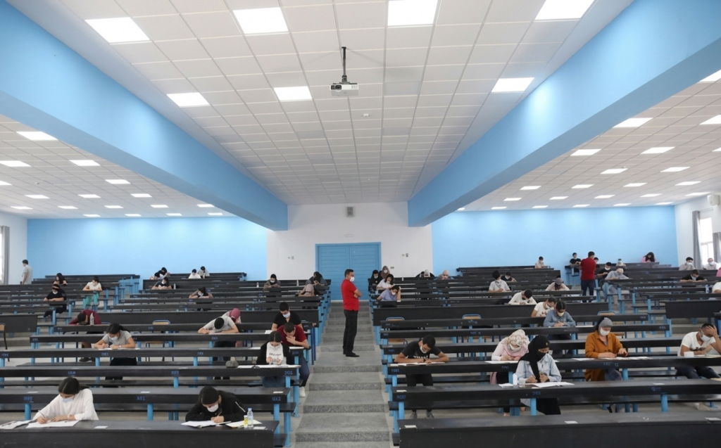 الحكومة تُفكِّك الكليات متعددة التخصصات وتُحدِث مؤسسات جامعية جديدة