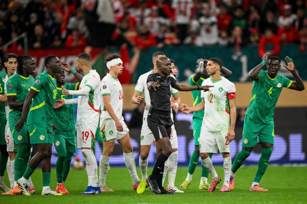 تعديلات “الفيفا” تُحاصر السنغال وتمنح المغرب “درعاً قانونياً” أمام “الطاس”