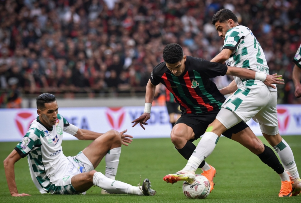 جدل التحكيم وشغب الملاعب يسرقان الأضواء في الجولة 17