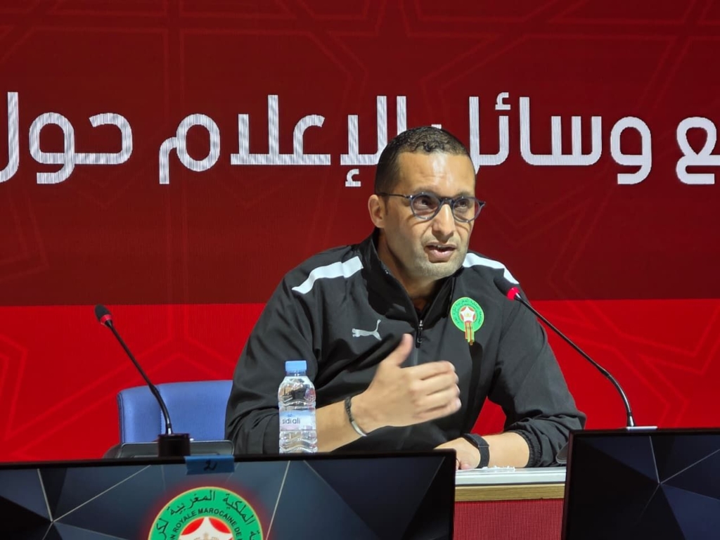 رضوان جيد يدافع عن “الفار” ويبشر باعتماد التسلل بالذكاء الاصطناعي الموسم المقبل